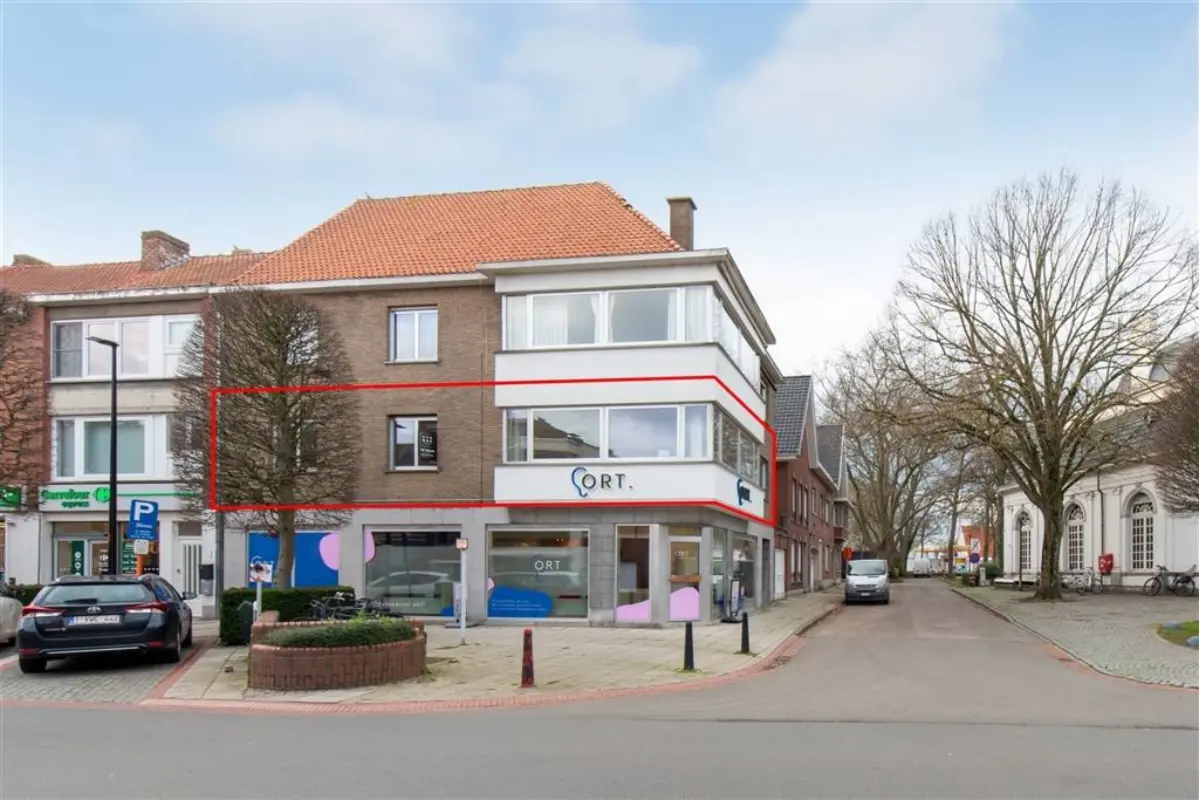 Appartement te  huur in Sint-Michiels 8200 950.00€ 3 slaapkamers 109.00m² - Zoekertje 653287