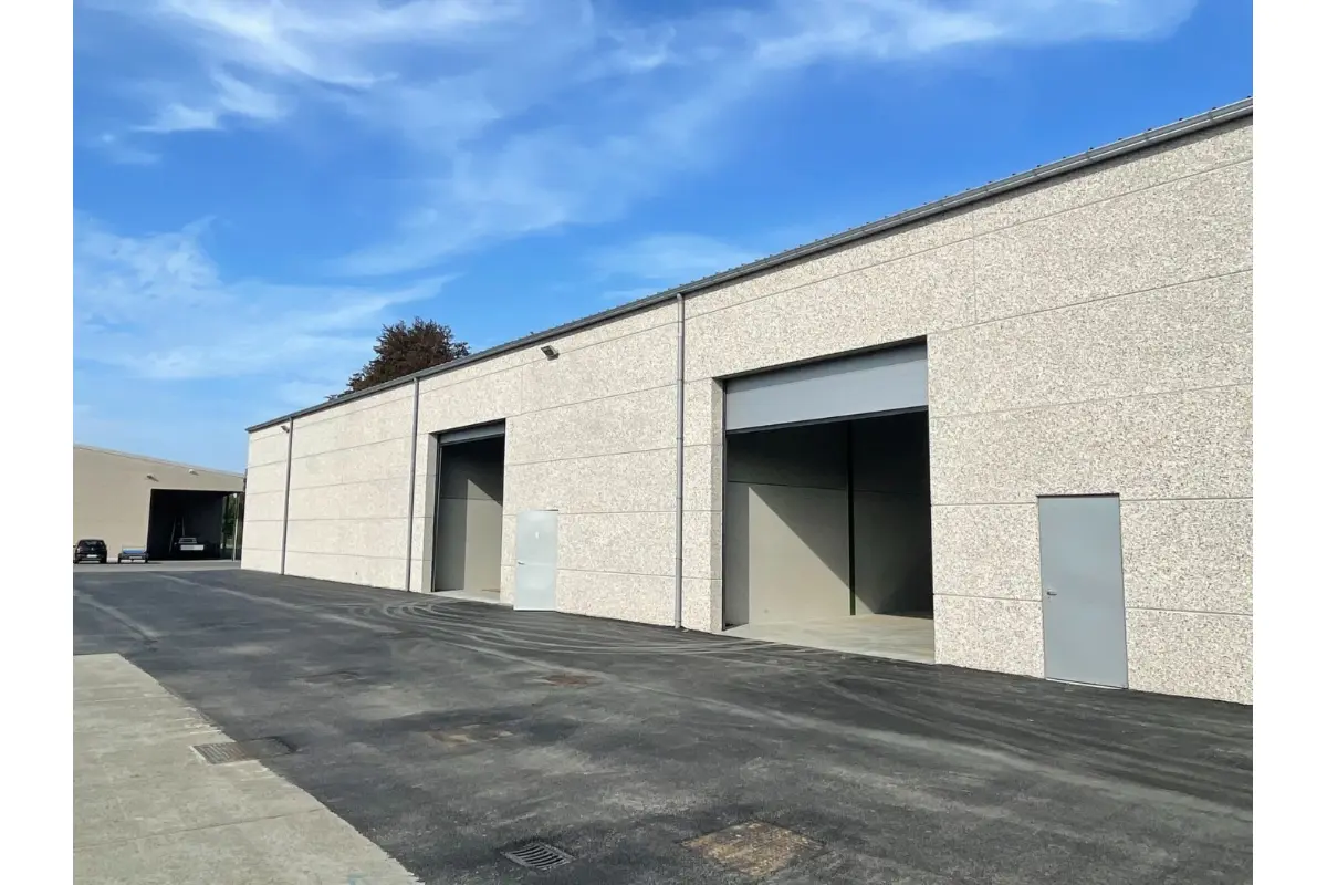 Handelszaak te  huur in Beernem 8730 1080.00€  slaapkamers 240.00m² - Zoekertje 653855