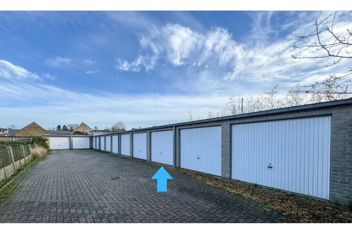 Parking & garage te  koop in Sint-Andries 8200 35000.00€  slaapkamers m² - Zoekertje 654083