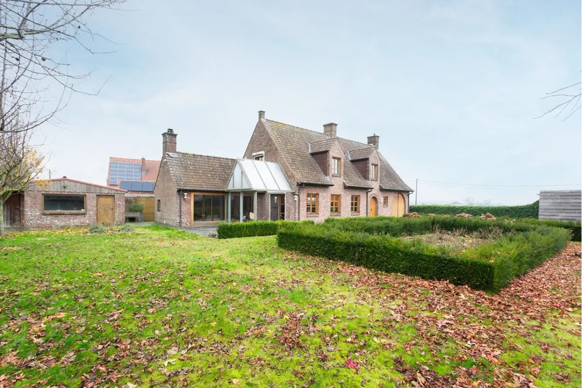 Huis te  koop in Lendelede 8860 649000.00€ 4 slaapkamers 256.00m² - Zoekertje 656427