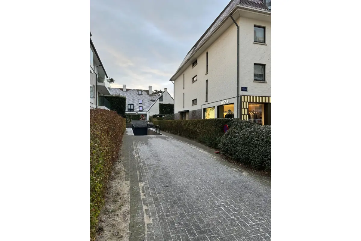 Parking & garage te  huur in Knokke 8300 2220.00€  slaapkamers m² - Zoekertje 657365