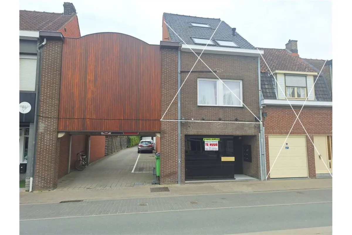 Handelszaak te  huur in Kortrijk 8500 700.00€  slaapkamers m² - Zoekertje 658224