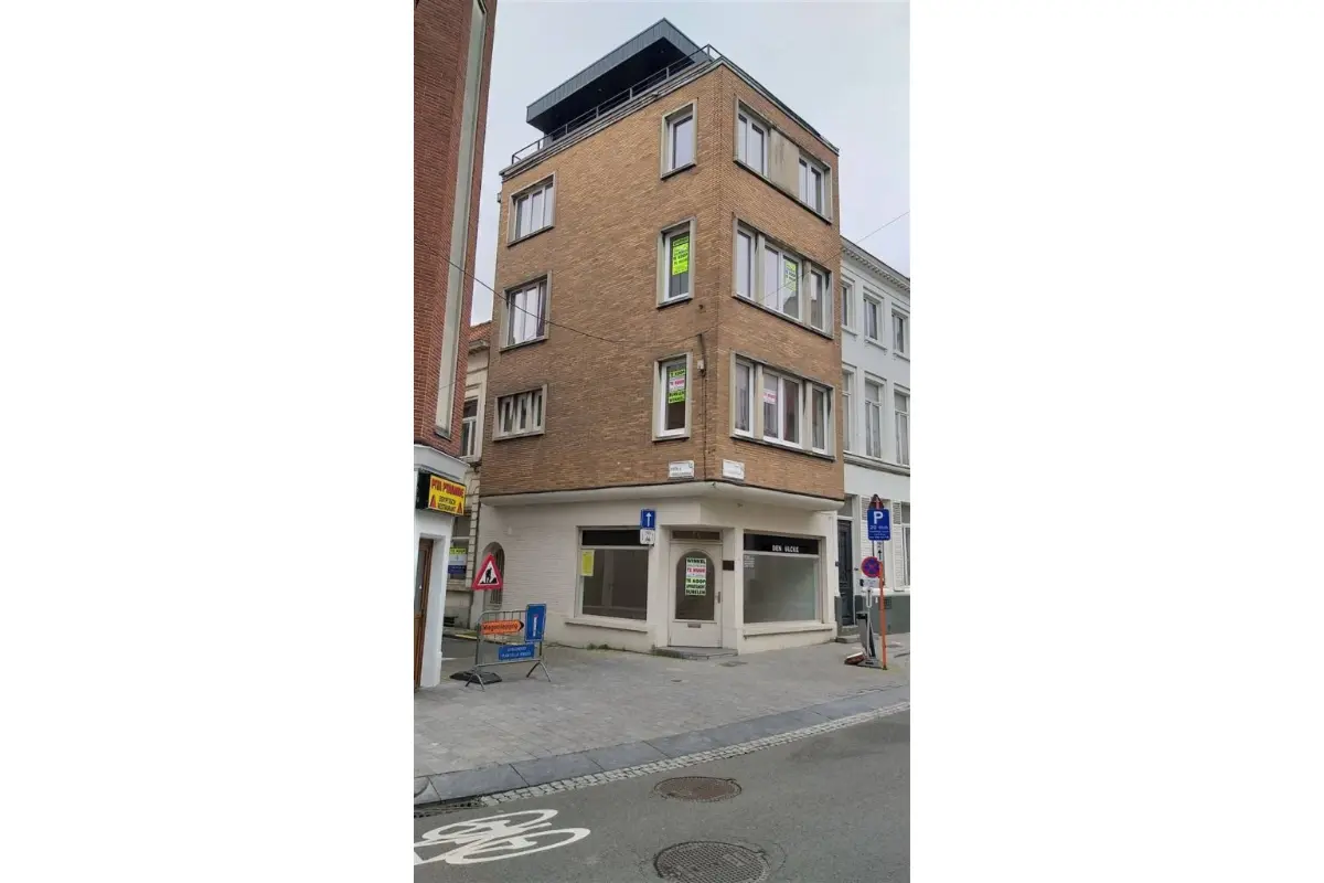 Handelszaak te  koop in Kortrijk 8500 430000.00€  slaapkamers 111.00m² - Zoekertje 659494