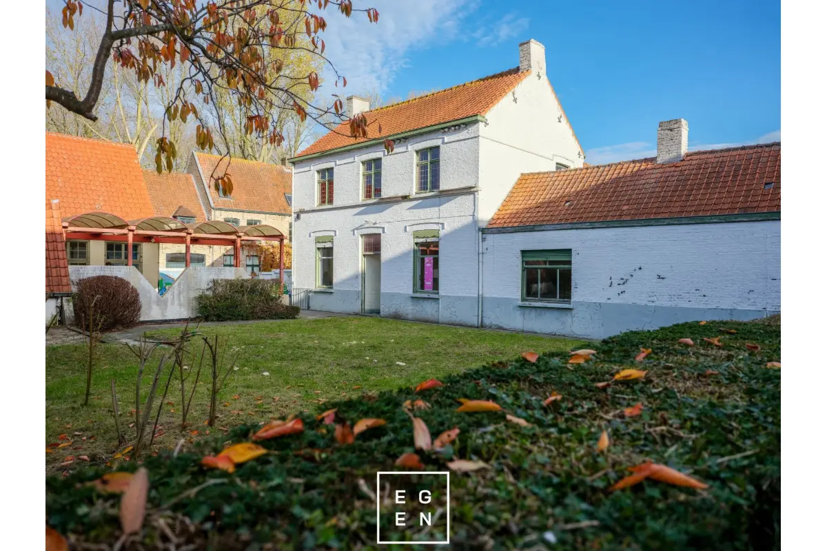 Huis te  koop in Damme 8340 690000.00€ 12 slaapkamers 812.00m² - Zoekertje 663202