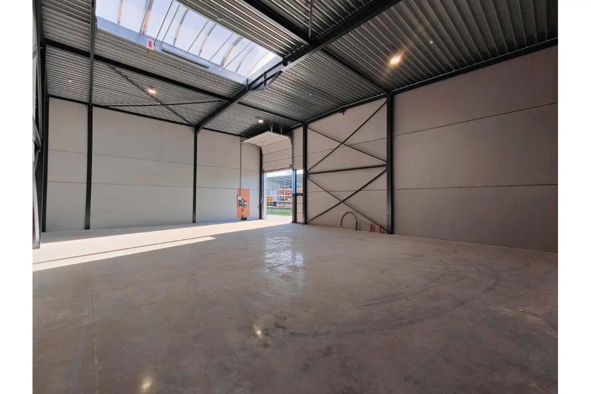 Handelszaak te  huur in Oostkamp 8020 1295.00€  slaapkamers 262.00m² - Zoekertje 663548