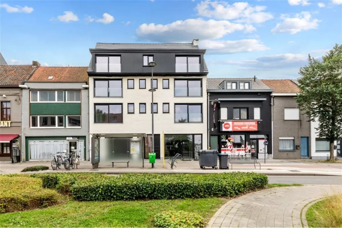 Handelszaak te  koop in Harelbeke 8530 485000.00€  slaapkamers 290.00m² - Zoekertje 663650
