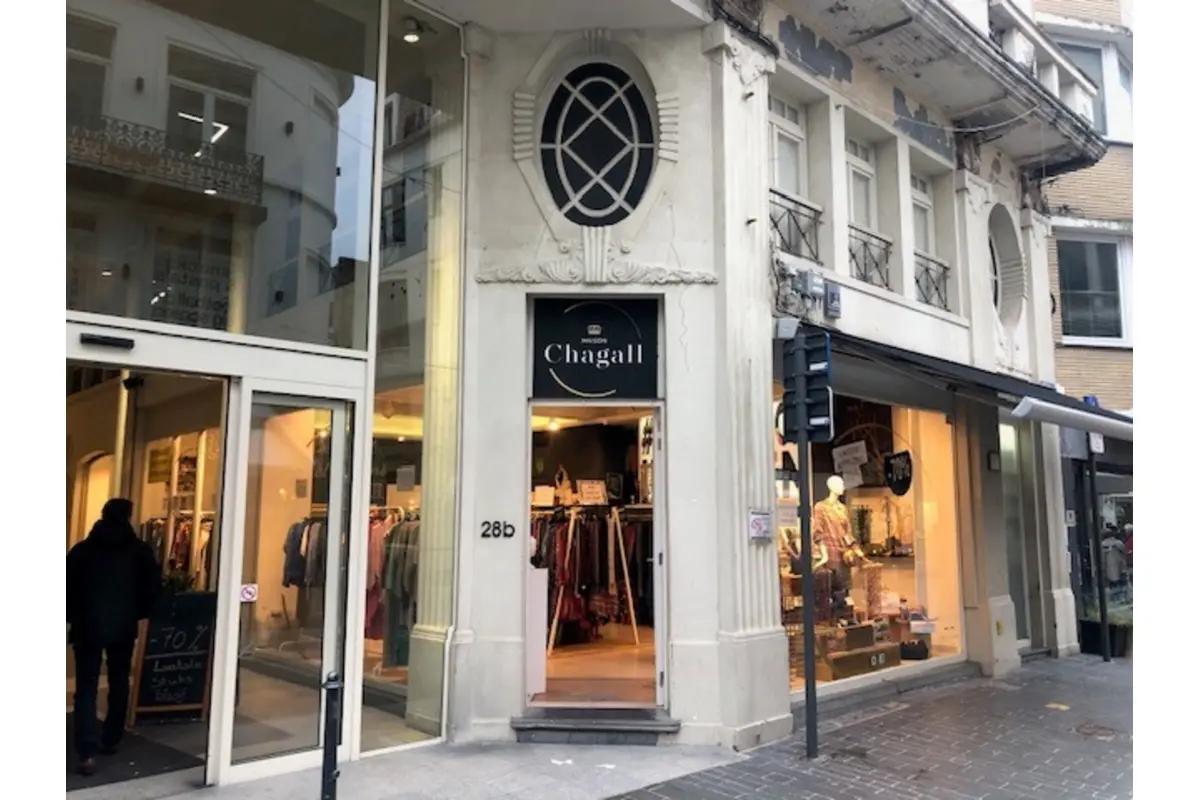 Handelszaak te  huur in Oostende 8400 1700.00€  slaapkamers m² - Zoekertje 664645