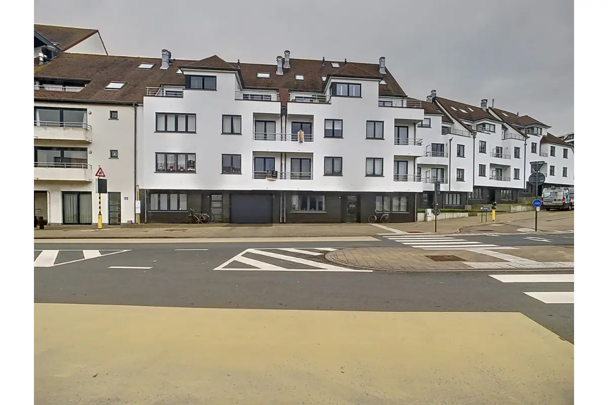 Parking & garage te  huur in Heist-aan-Zee 8301 165.00€  slaapkamers m² - Zoekertje 664580