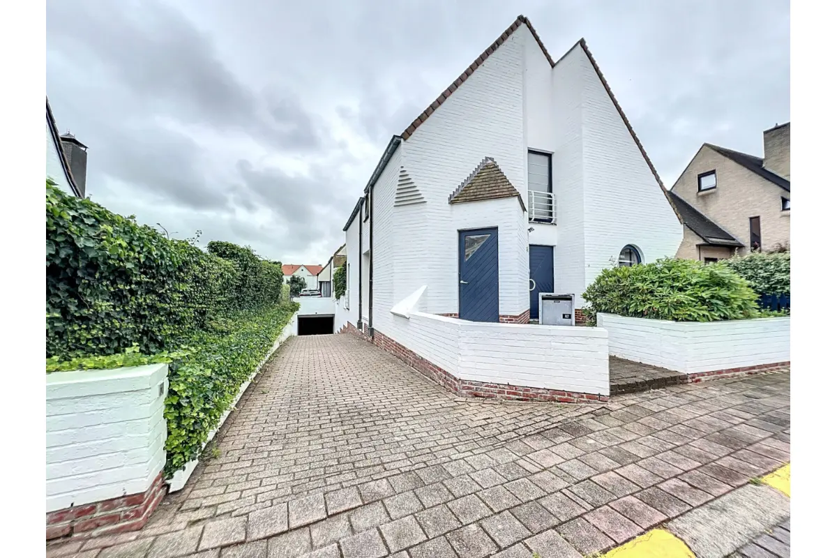 Parking & garage te  huur in Heist-aan-Zee 8301 145.00€  slaapkamers m² - Zoekertje 664579