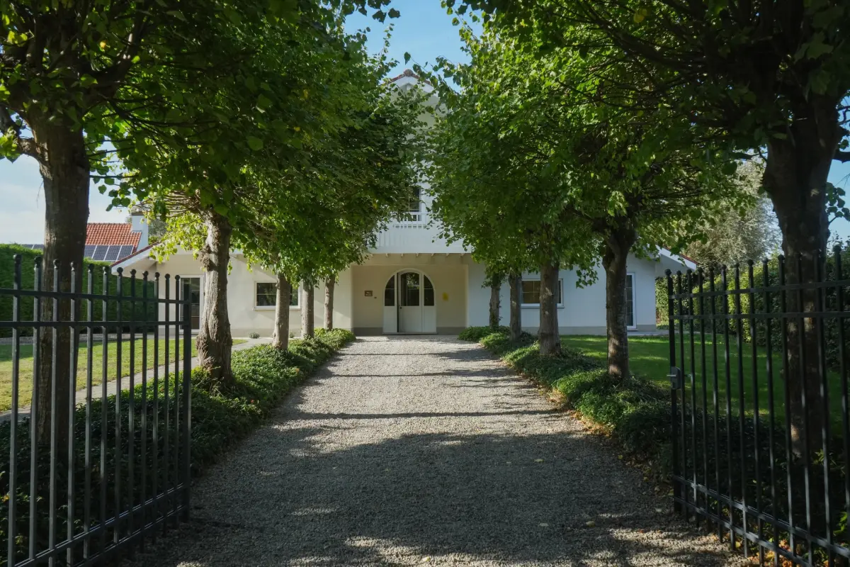 Huis te  koop in Lauwe 8930 0.00€ 7 slaapkamers 350.00m² - Zoekertje 665241