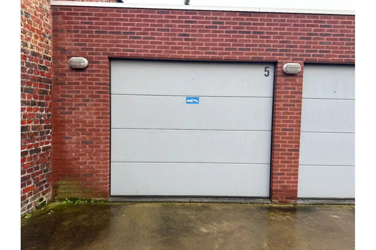 Parking & garage te  huur in Roeselare 8800 80.00€  slaapkamers m² - Zoekertje 665561