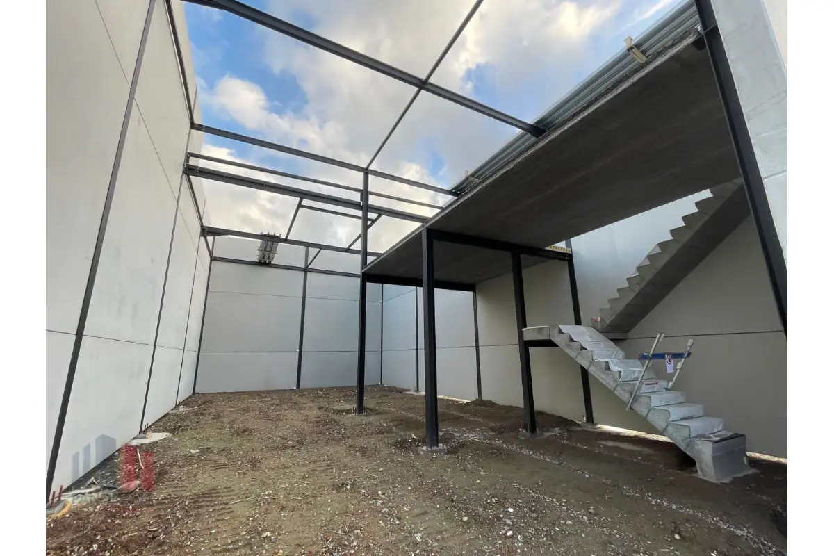 Handelszaak te  koop in Meulebeke 8760 341050.00€  slaapkamers 243.00m² - Zoekertje 666991