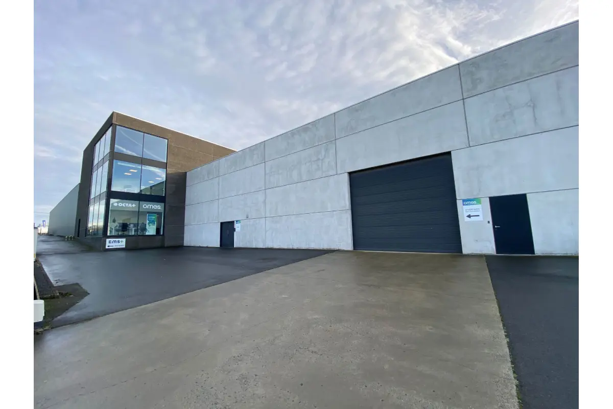 Handelszaak te  huur in Waregem 8790 11250.00€  slaapkamers 1920.00m² - Zoekertje 667598