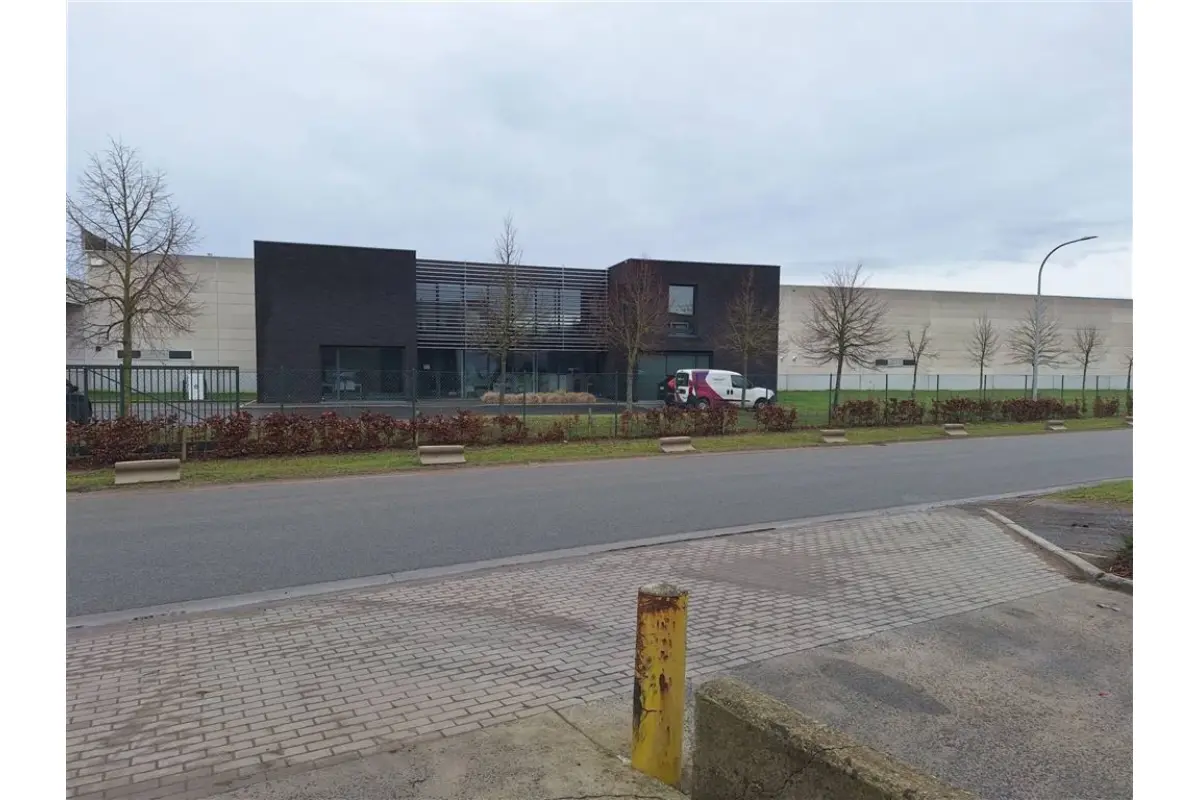 Handelszaak te  huur in Menen 8930 12500.00€  slaapkamers m² - Zoekertje 667204