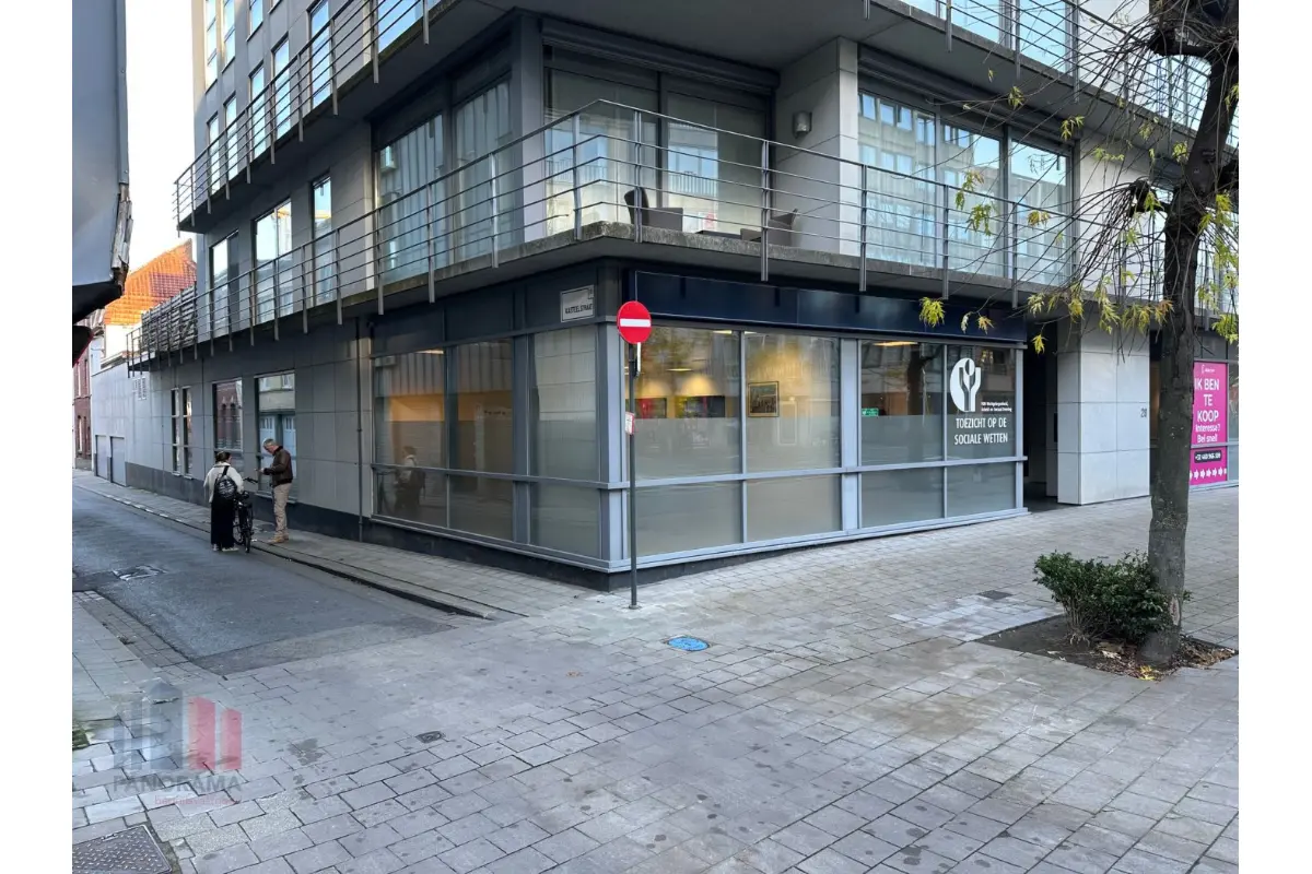 Handelszaak te  huur in Kortrijk 8500 3985.00€  slaapkamers 387.00m² - Zoekertje 666996