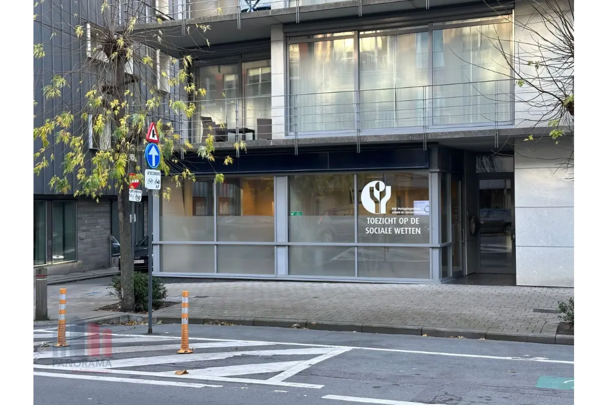 Handelszaak te  koop in Kortrijk 8500 830000.00€  slaapkamers 387.00m² - Zoekertje 666995