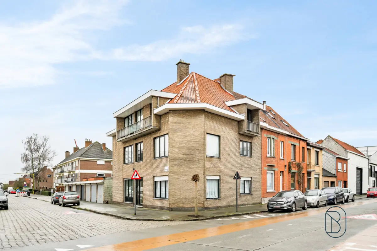 Huis te  koop in Kortrijk 8500 525000.00€ 6 slaapkamers 300.00m² - Zoekertje 668096