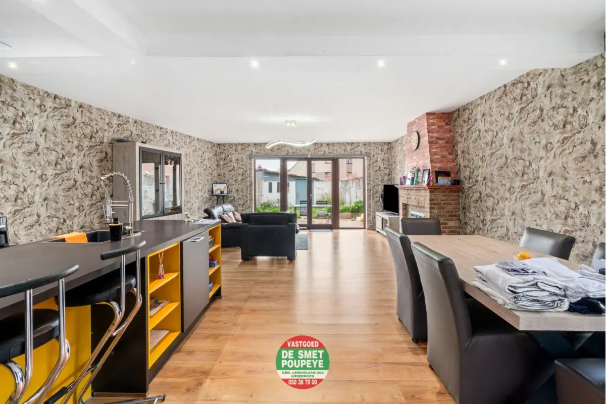 Huis te  koop in Assebroek 8310 349000.00€ 4 slaapkamers 228.00m² - Zoekertje 668487