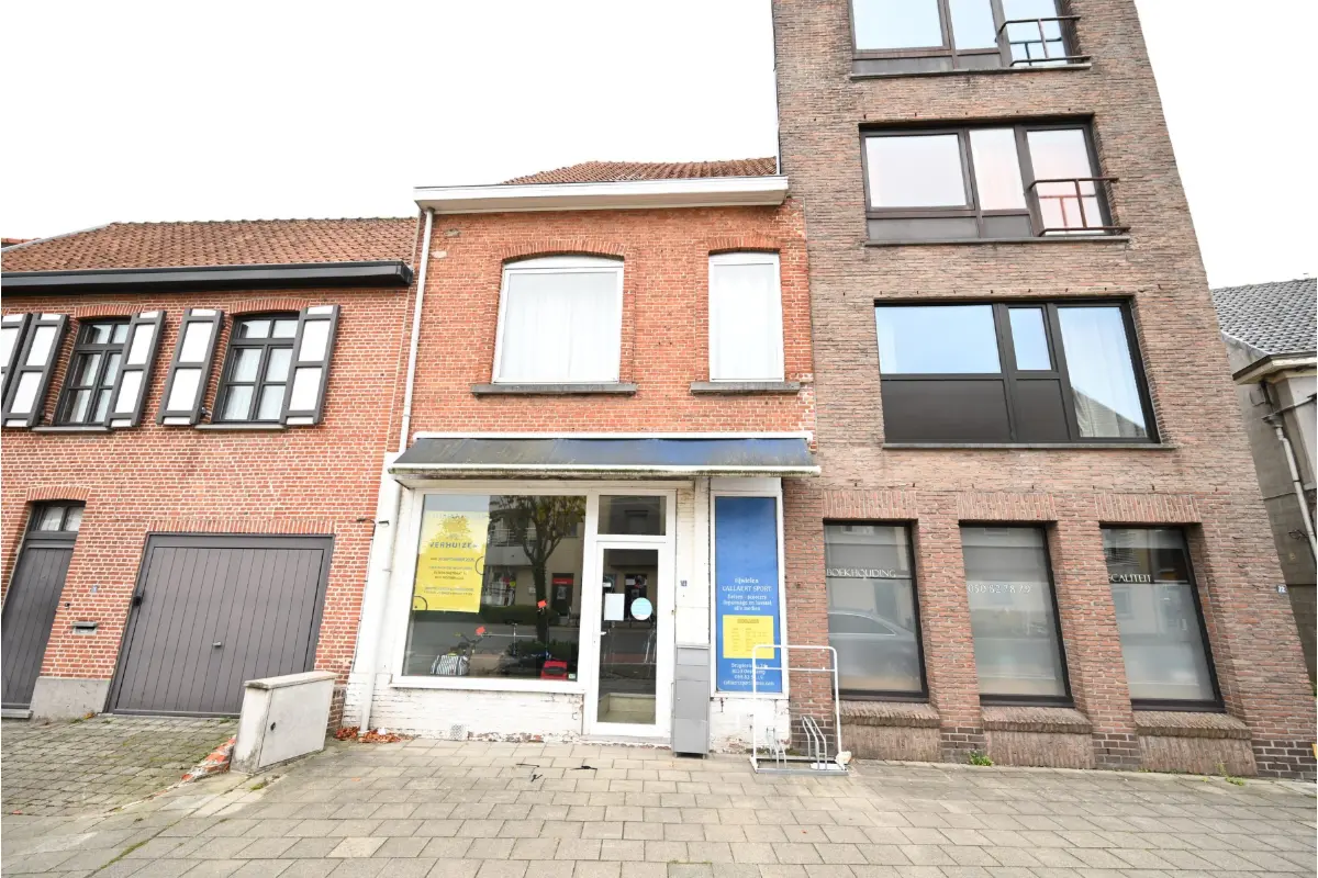 Handelszaak te  koop in Oostkamp 8020 249000.00€ 3 slaapkamers 277.00m² - Zoekertje 667938