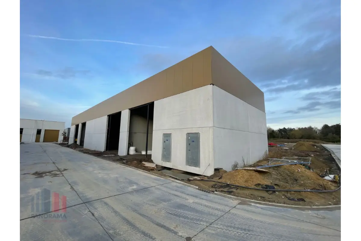 Handelszaak te  koop in Roeselare 8800 1275000.00€  slaapkamers 909.00m² - Zoekertje 669229