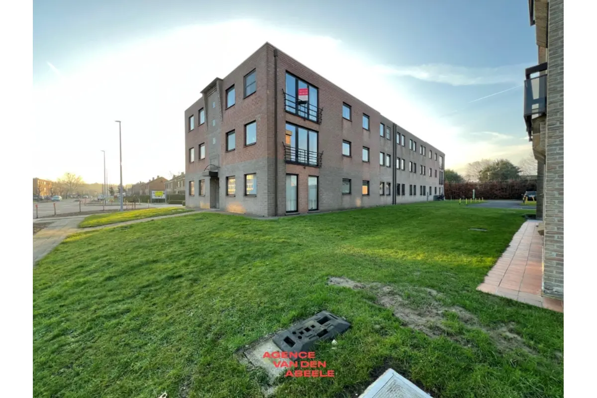 Appartement te  huur in Oostkamp 8020 745.00€ 2 slaapkamers m² - Zoekertje 669114