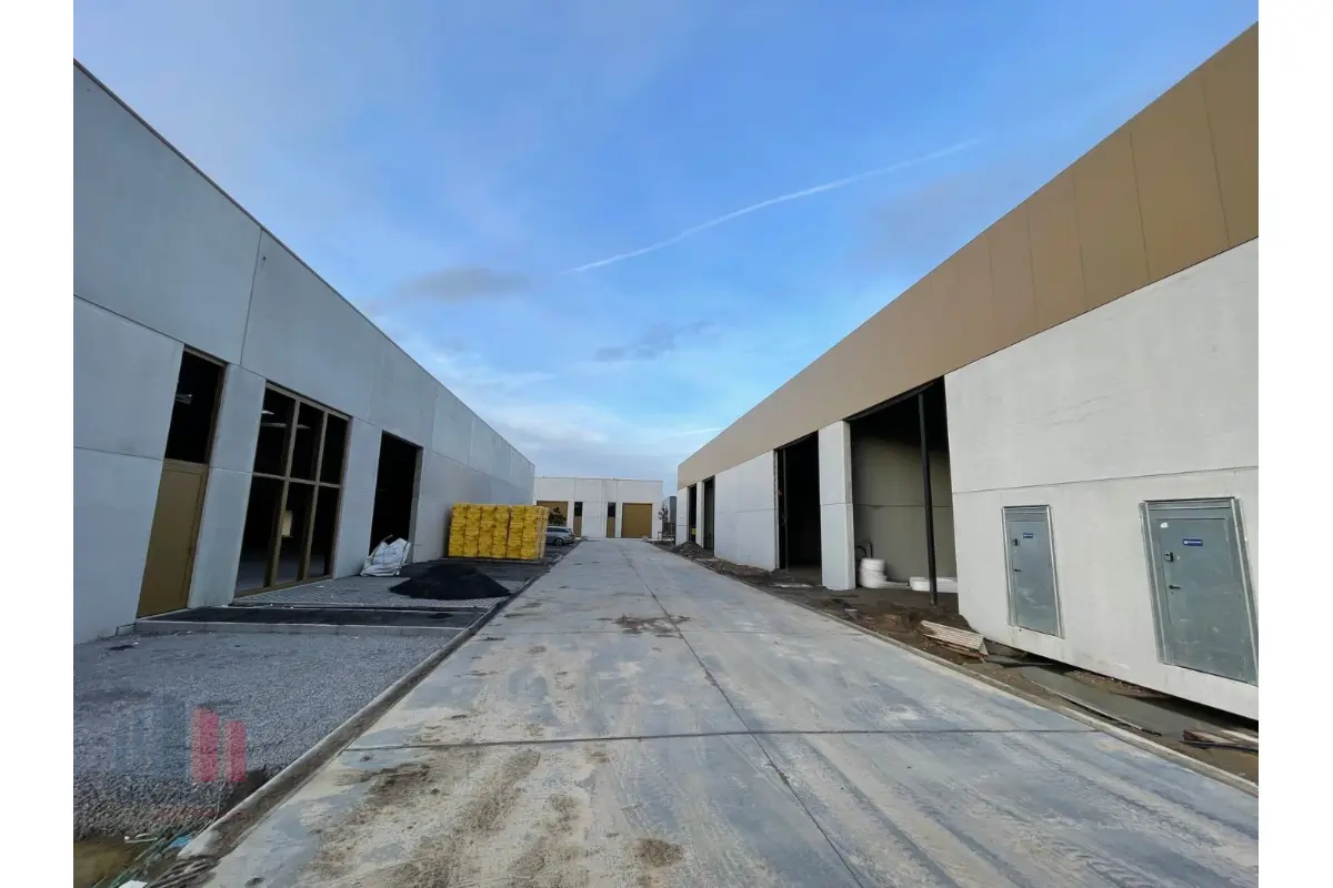 Handelszaak te  koop in Roeselare 8800 430000.00€  slaapkamers 307.00m² - Zoekertje 669228