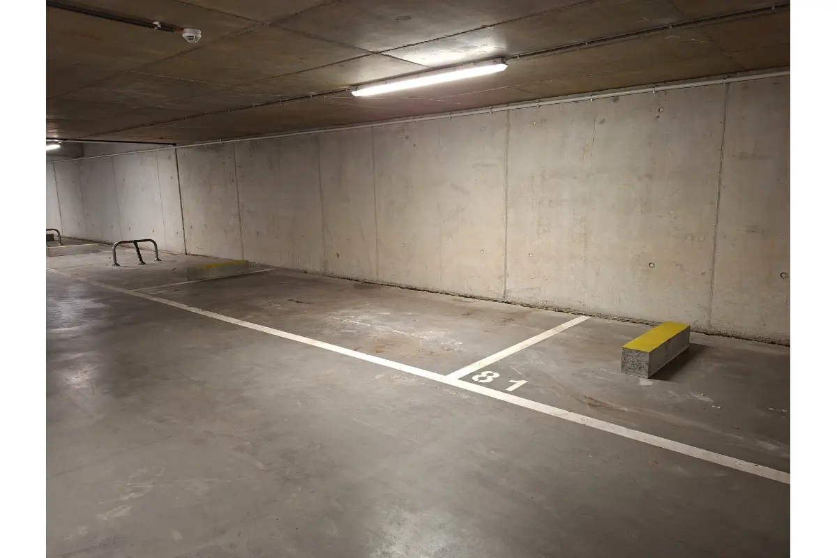 Parking te  in Zwijnaarde 9052 85.00€  slaapkamers m² - Zoekertje 669304