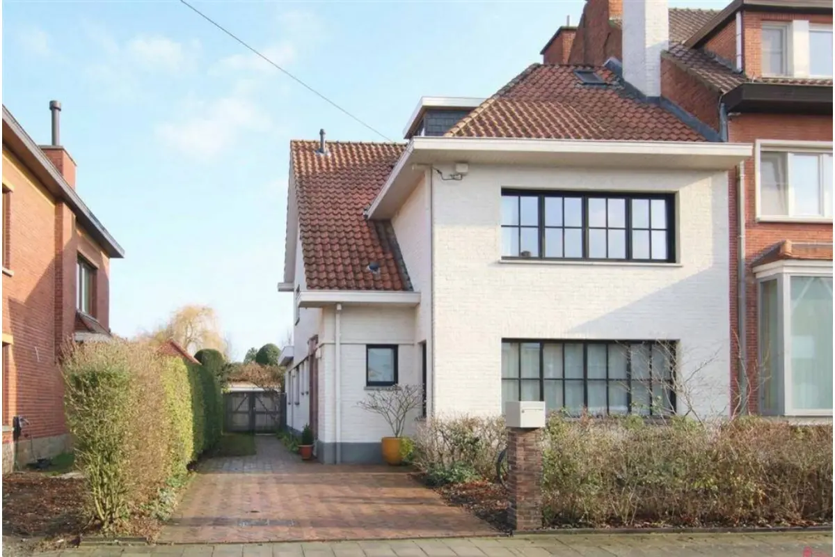 Huis te  koop in Kortrijk 8500 590000.00€ 3 slaapkamers 218.00m² - Zoekertje 669320