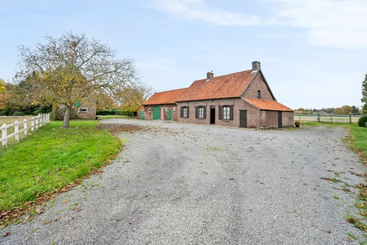 Handelszaak te  koop in Roeselare 8800 499000.00€  slaapkamers 139.00m² - Zoekertje 671949