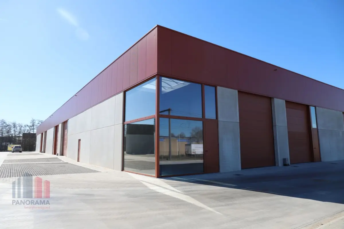 Handelszaak te  koop in Izegem 8870 312000.00€  slaapkamers 240.00m² - Zoekertje 671647