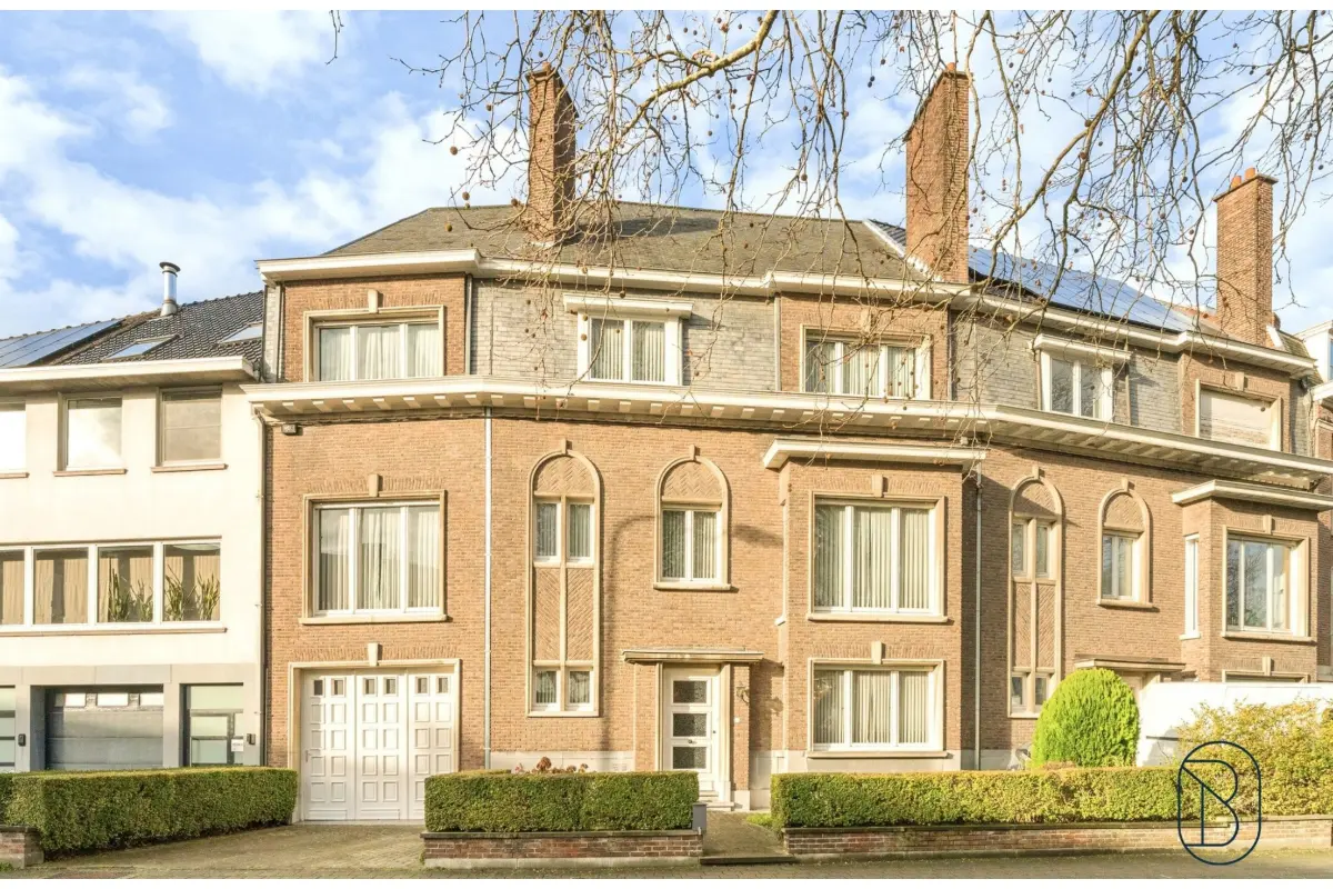 Huis te  koop in Kortrijk 8500 449000.00€ 6 slaapkamers 250.00m² - Zoekertje 673080