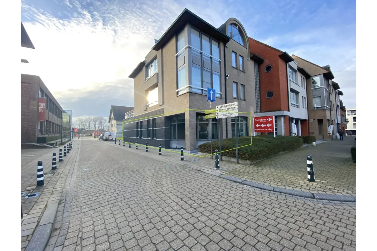 Handelszaak te  huur in Pittem 8740 795.00€  slaapkamers m² - Zoekertje 672727