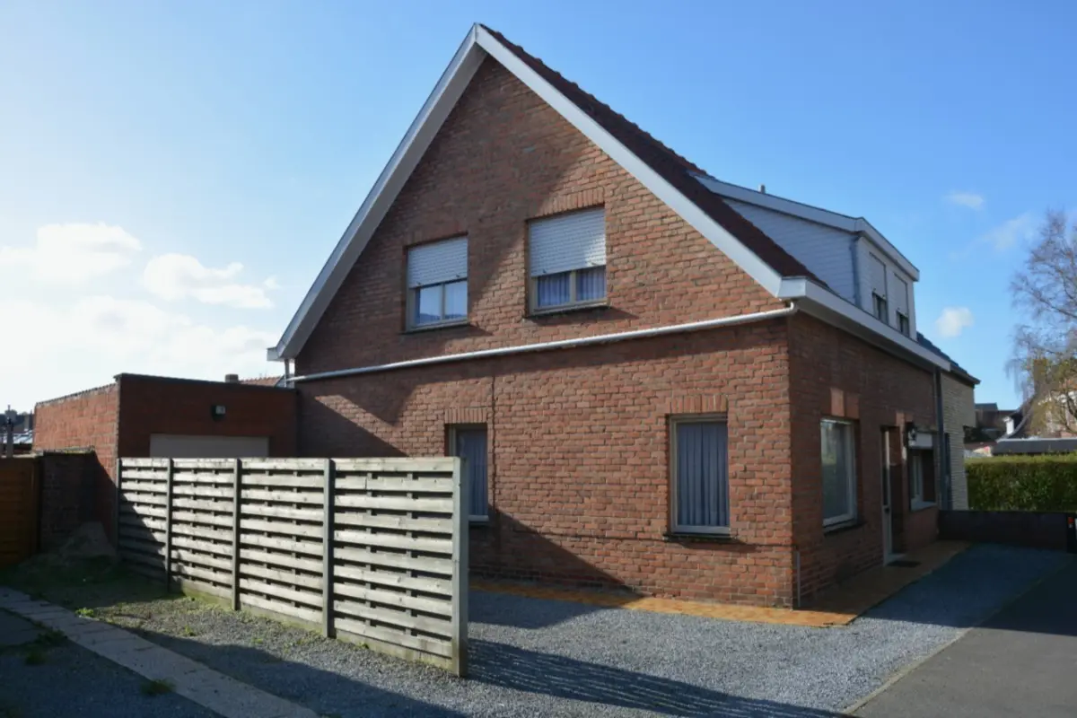Huis te  huur in Jabbeke 8490 950.00€ 4 slaapkamers m² - Zoekertje 675431