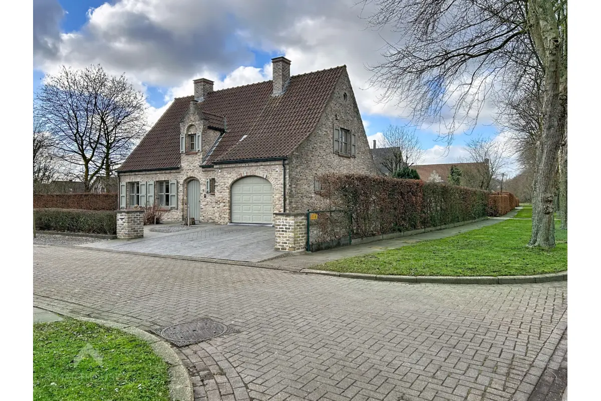 Huis te  koop in Sint-Andries 8200 615000.00€ 3 slaapkamers 232.00m² - Zoekertje 675617