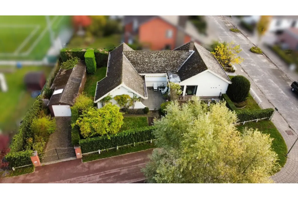 Bungalow te  koop in Sint-Andries 8200 429000.00€ 4 slaapkamers 154.00m² - Zoekertje 675819