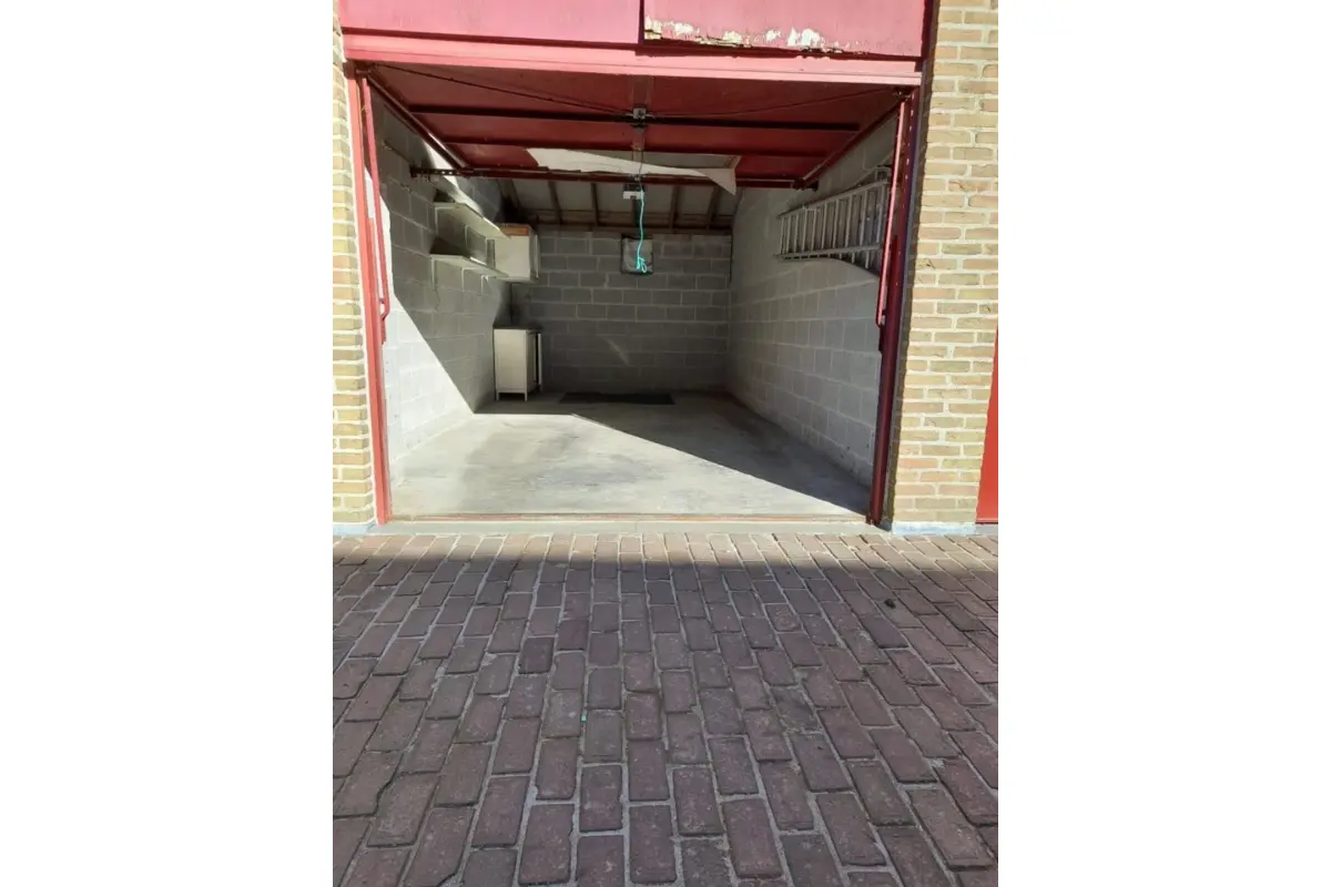 Parking & garage te  huur in Koekelare 8680 100.00€  slaapkamers m² - Zoekertje 676342