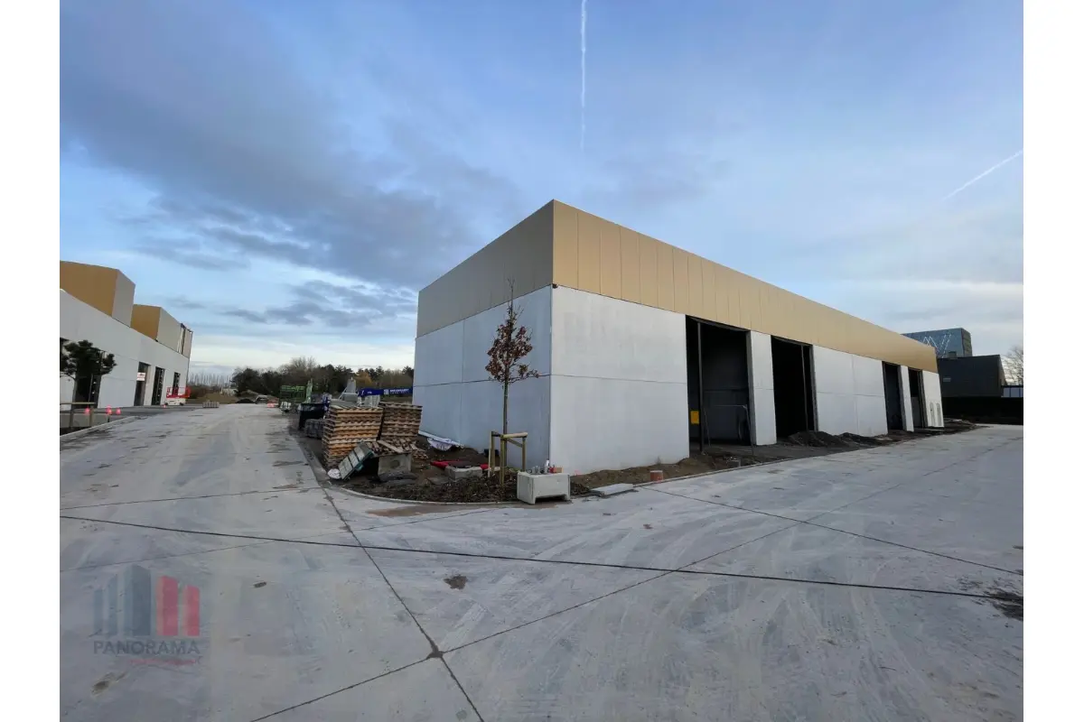 Handelszaak te  koop in Roeselare 8800 330000.00€  slaapkamers 227.00m² - Zoekertje 676812