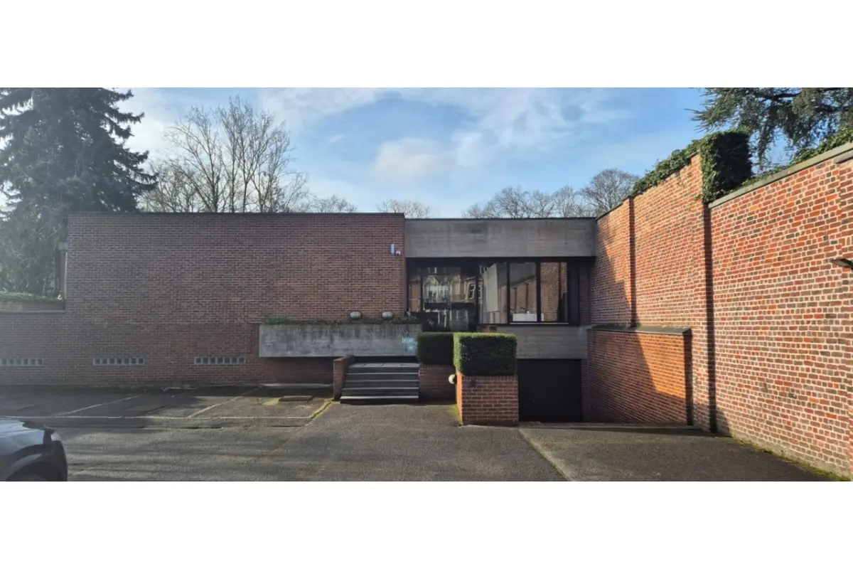 Handelszaak te  in Kortrijk 8500 1550.00€  slaapkamers m² - Zoekertje 677183