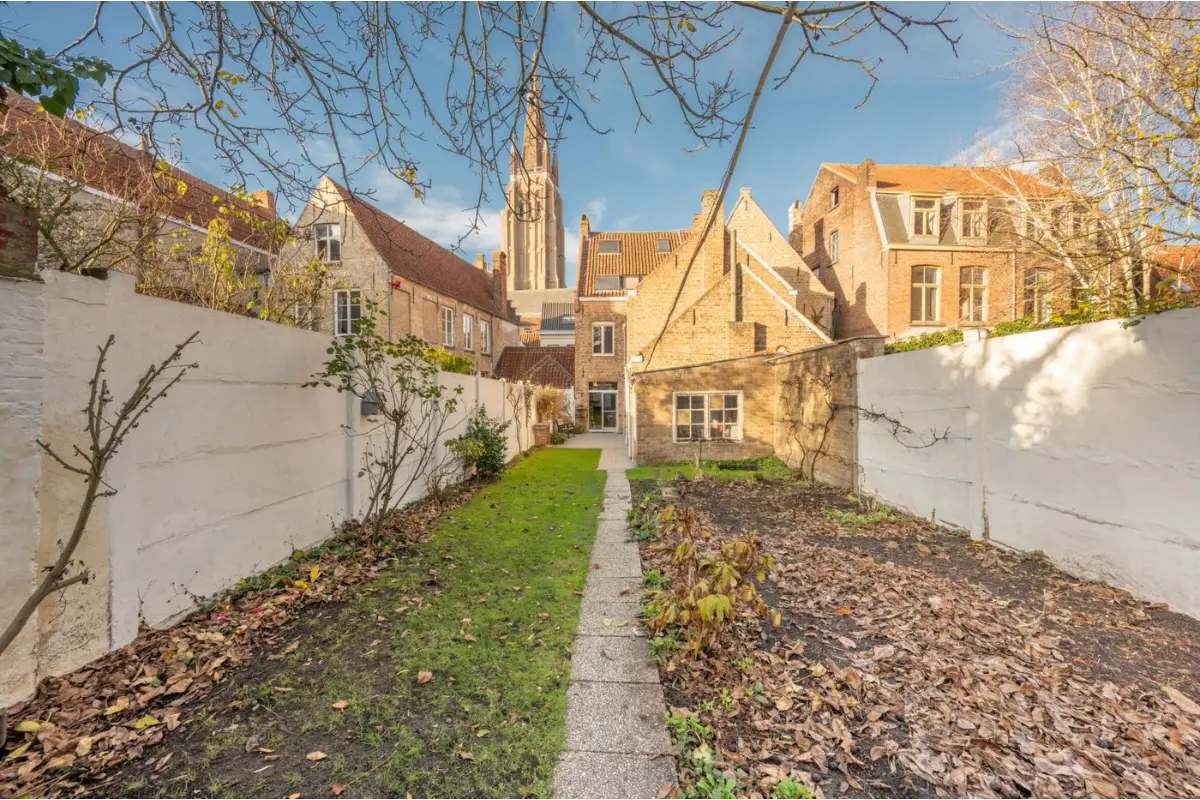Huis te  koop in Brugge 8000 650000.00€ 6 slaapkamers 208.00m² - Zoekertje 678449