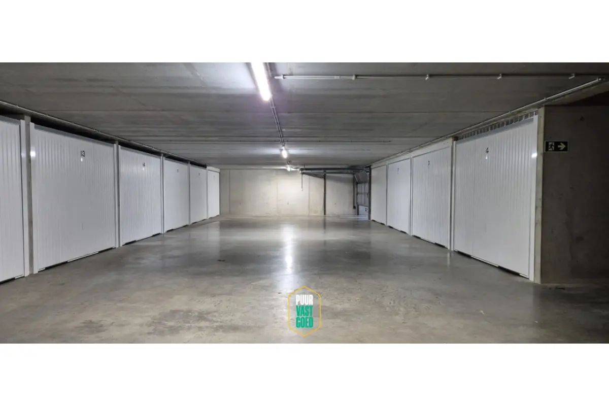 Box te  koop in Sint-Andries 8200 46500.00€  slaapkamers m² - Zoekertje 679037