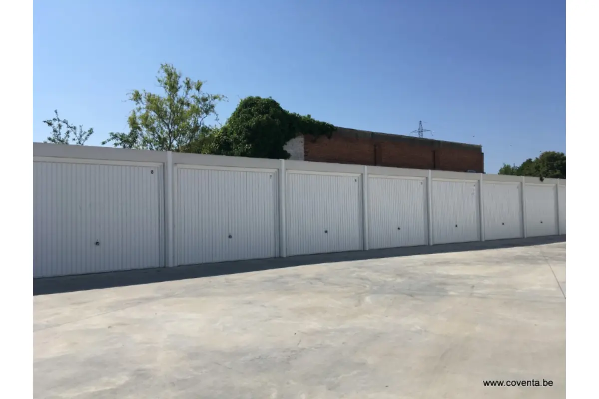 Parking & garage te  huur in Kortrijk 8500 90.00€  slaapkamers m² - Zoekertje 678442