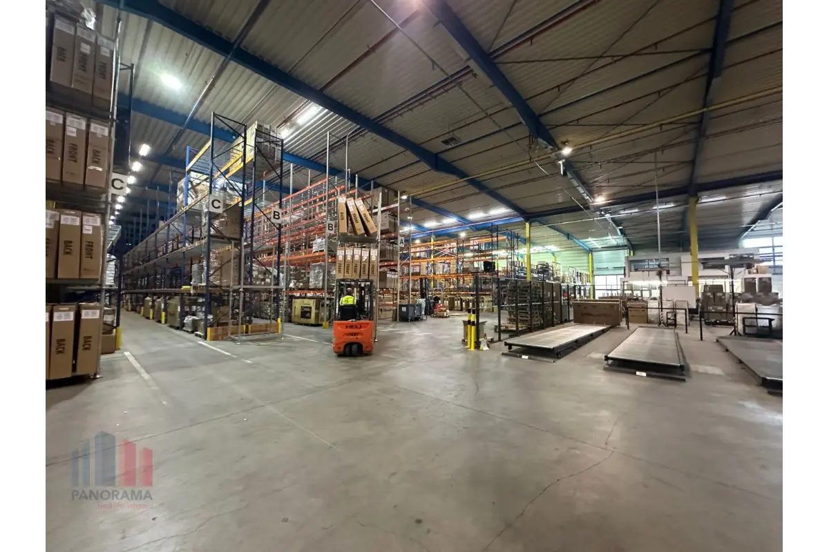 Handelszaak te  huur in Wielsbeke 8710 17100.00€  slaapkamers 5400.00m² - Zoekertje 682678