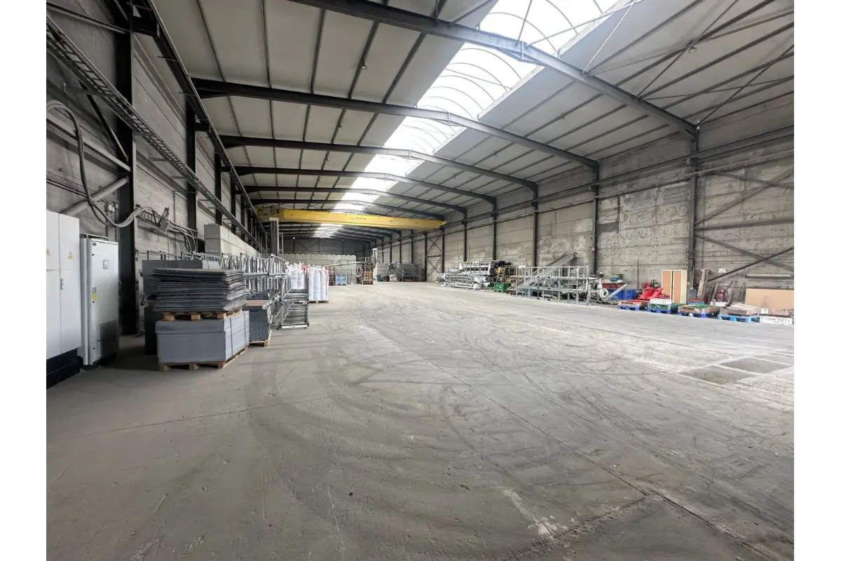 Handelszaak te  huur in Waregem 8790 5650.00€  slaapkamers 2250.00m² - Zoekertje 682675