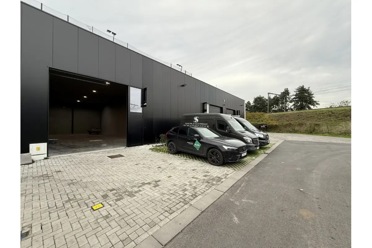 Handelszaak te  huur in Sint-Andries 8200 1395.00€  slaapkamers 267.00m² - Zoekertje 683076