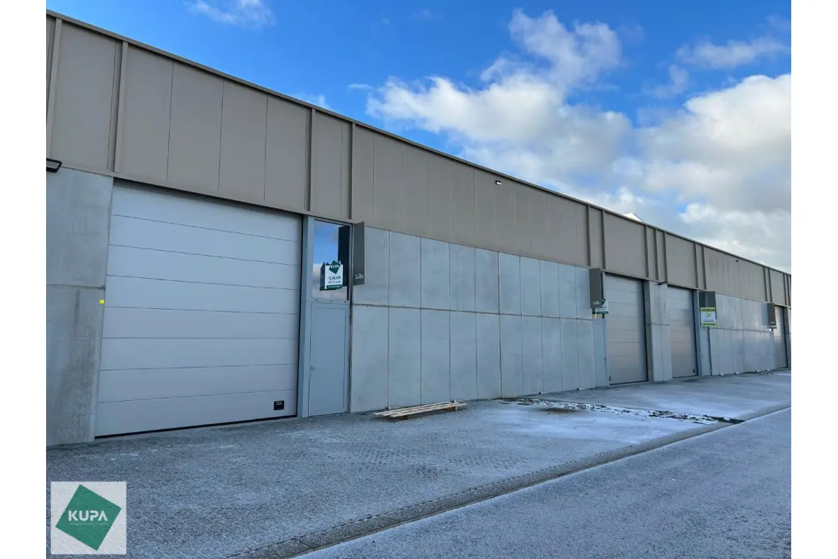 Handelszaak te  huur in Tielt 8700 1080.00€  slaapkamers 216.00m² - Zoekertje 683075