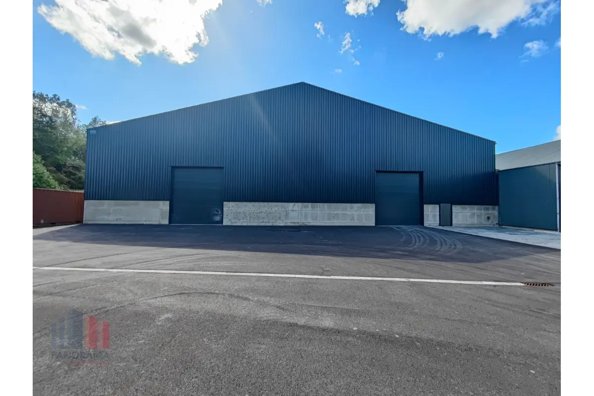 Handelszaak te  huur in Oudenburg 8460 7000.00€  slaapkamers 2124.00m² - Zoekertje 683543