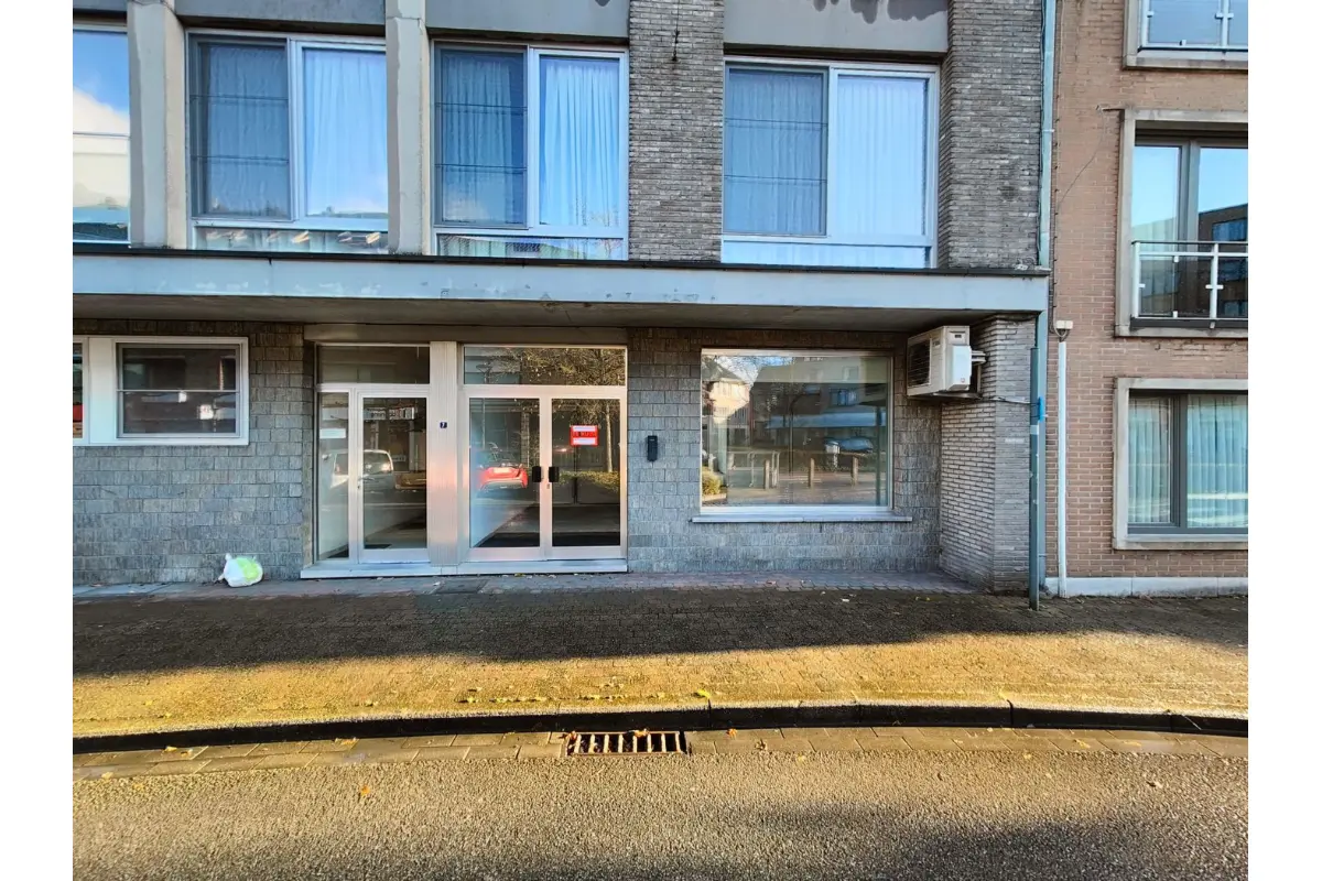 Handelszaak te  huur in Torhout 8820 950.00€  slaapkamers 96.00m² - Zoekertje 683566