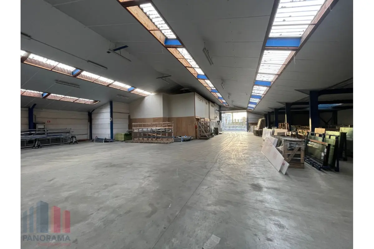 Handelszaak te  huur in Ardooie 8850 3950.00€  slaapkamers 1230.00m² - Zoekertje 685912