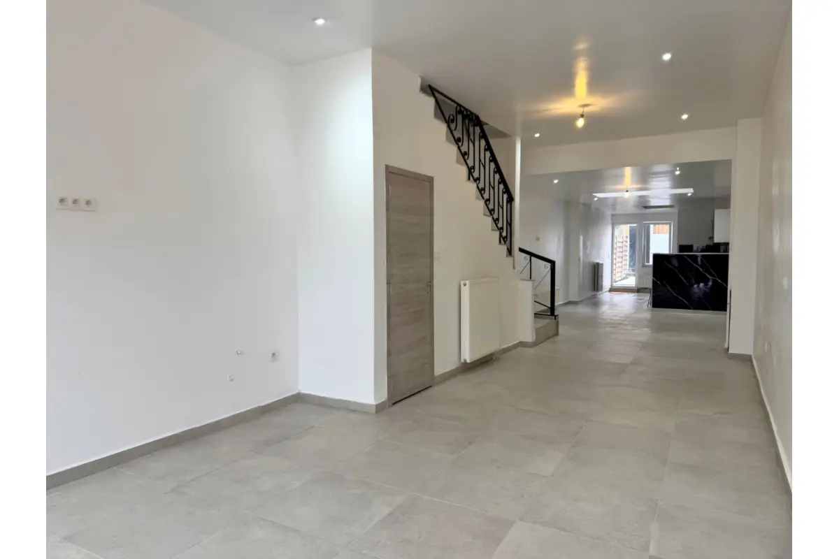 Huis te  koop in Menen 8930 199000.00€ 4 slaapkamers 180.00m² - Zoekertje 688398