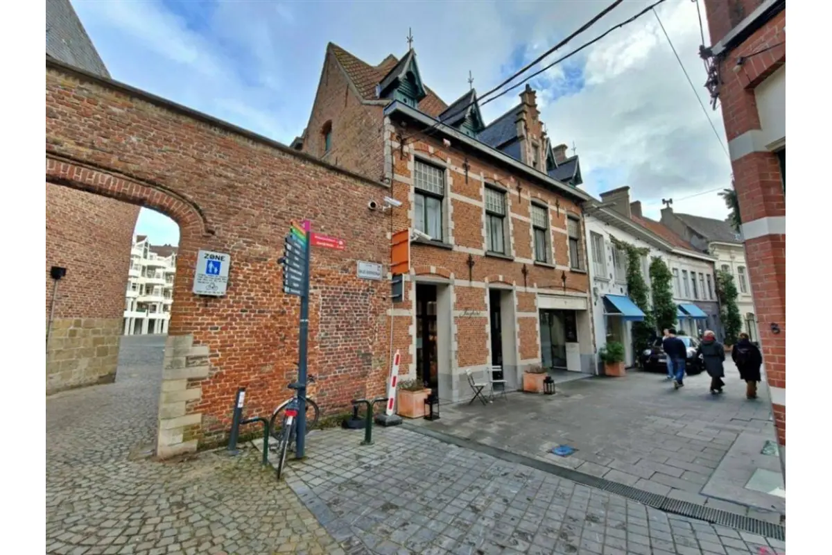 Handelszaak te  huur in Kortrijk 8500 890.00€  slaapkamers m² - Zoekertje 692307